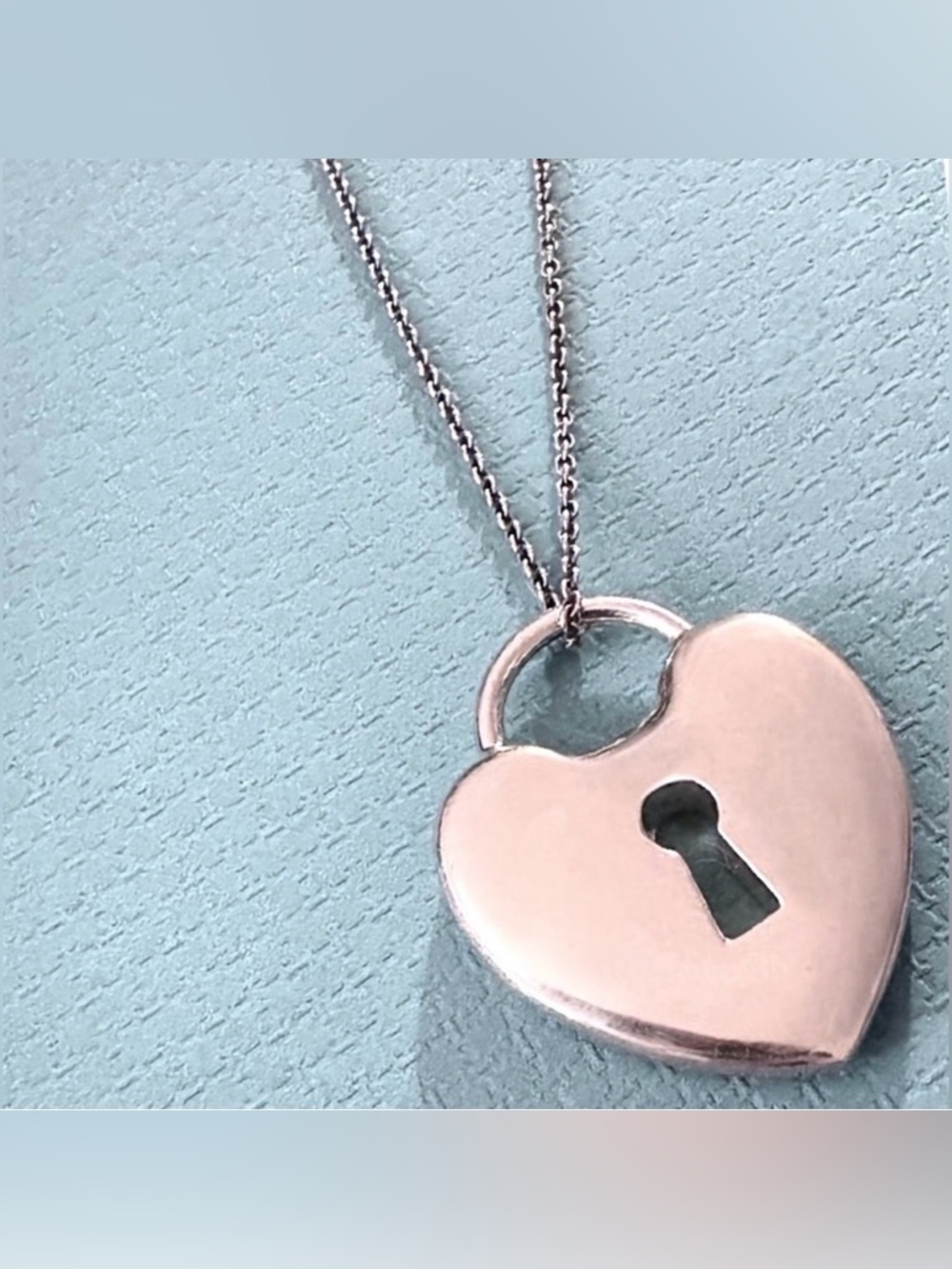 Tiffany & Co. Vintage 925 Ster. Silver Medium Keyhole Heart Lock Necklace 22mm - Picture 6 of 8